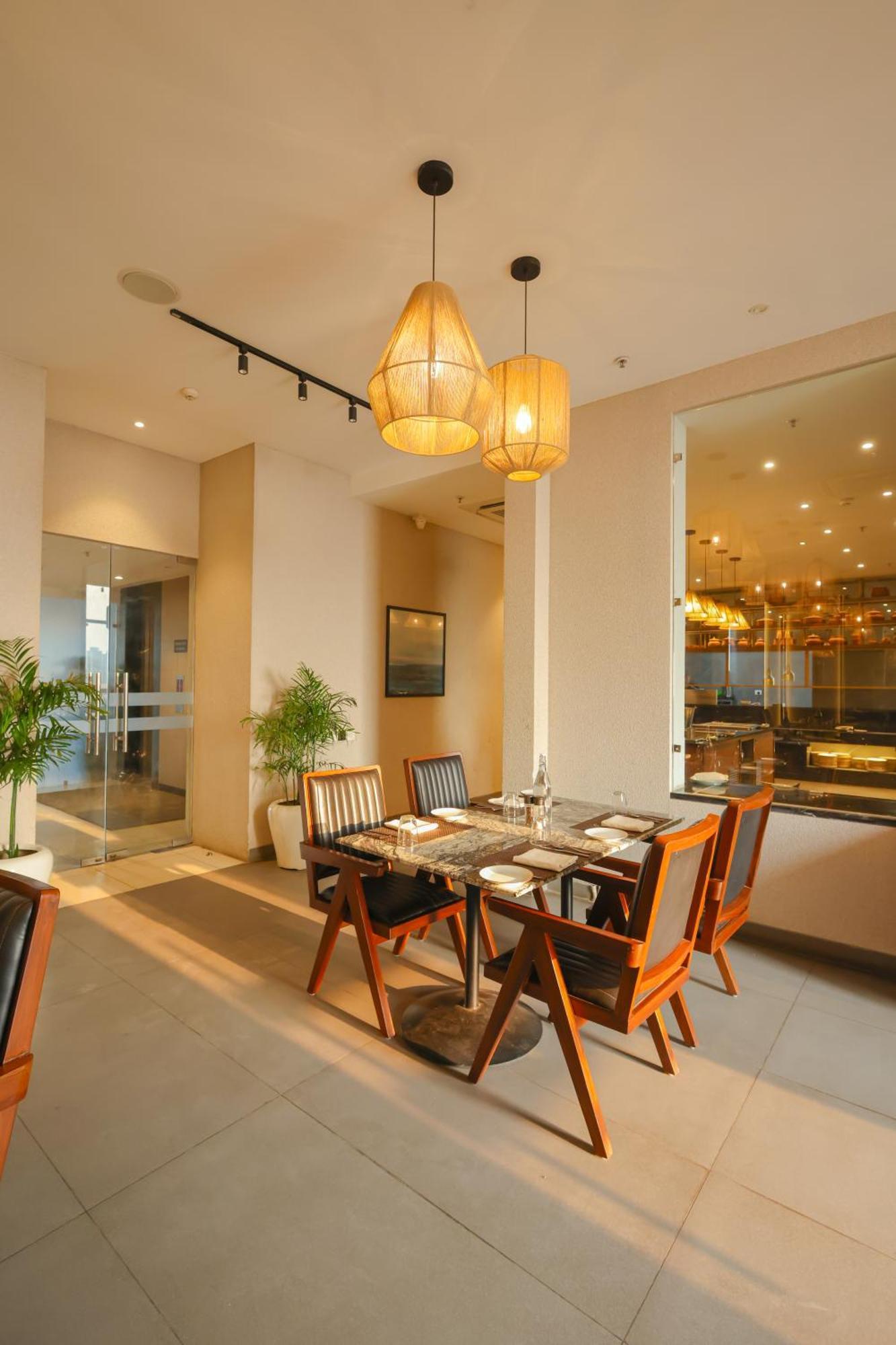 Rhythm Gurugram Hotel & Suites, Sohna Road Gurgaon Exterior photo